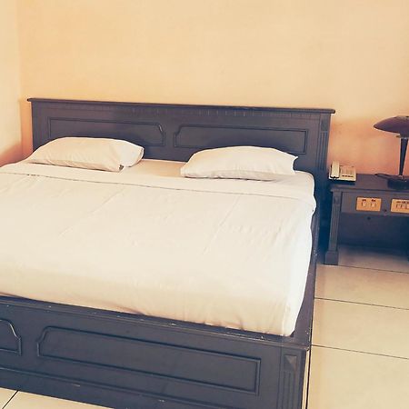 Hotel Wijaya Пурвокерто Екстериор снимка