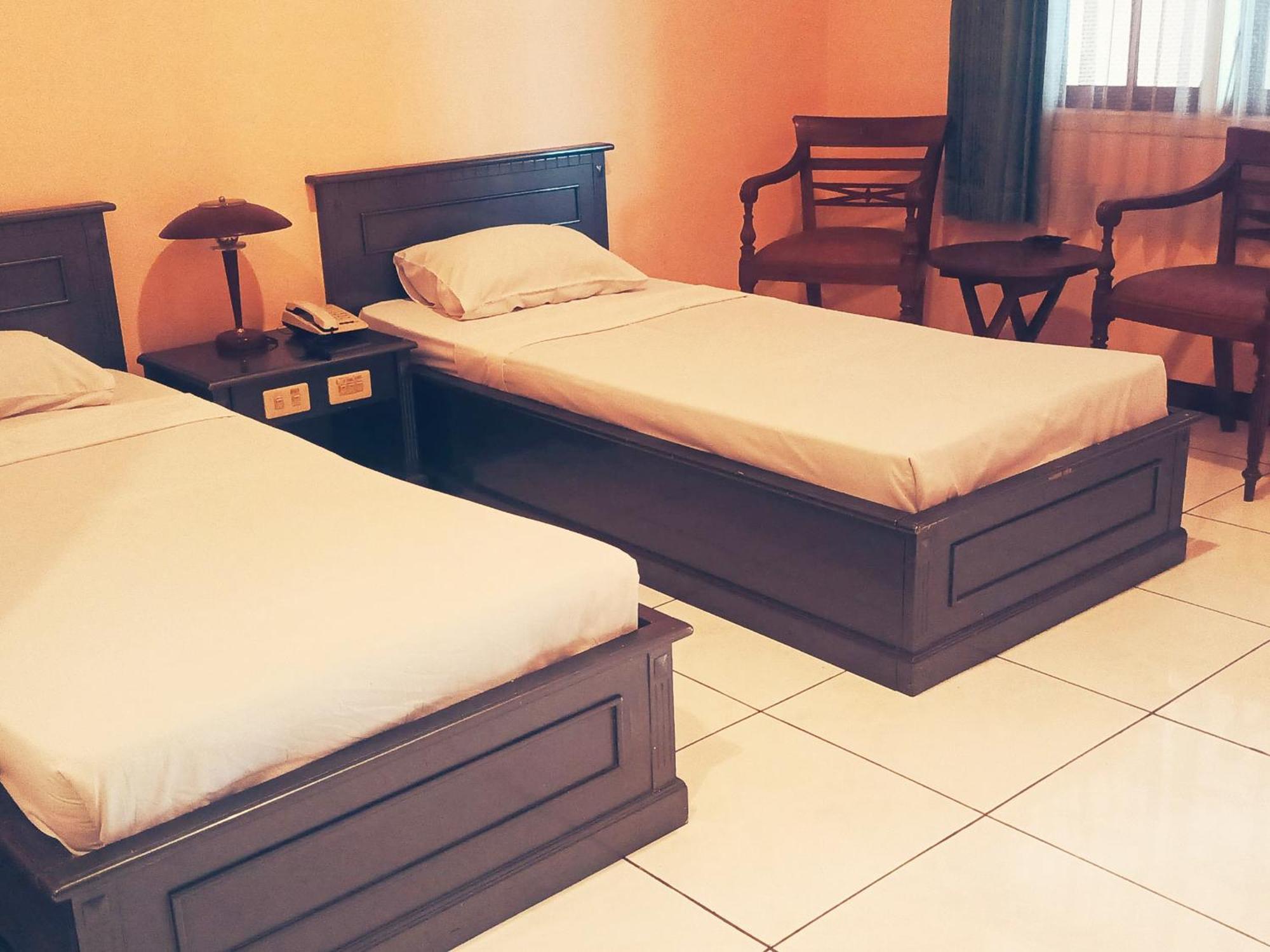 Hotel Wijaya Пурвокерто Екстериор снимка