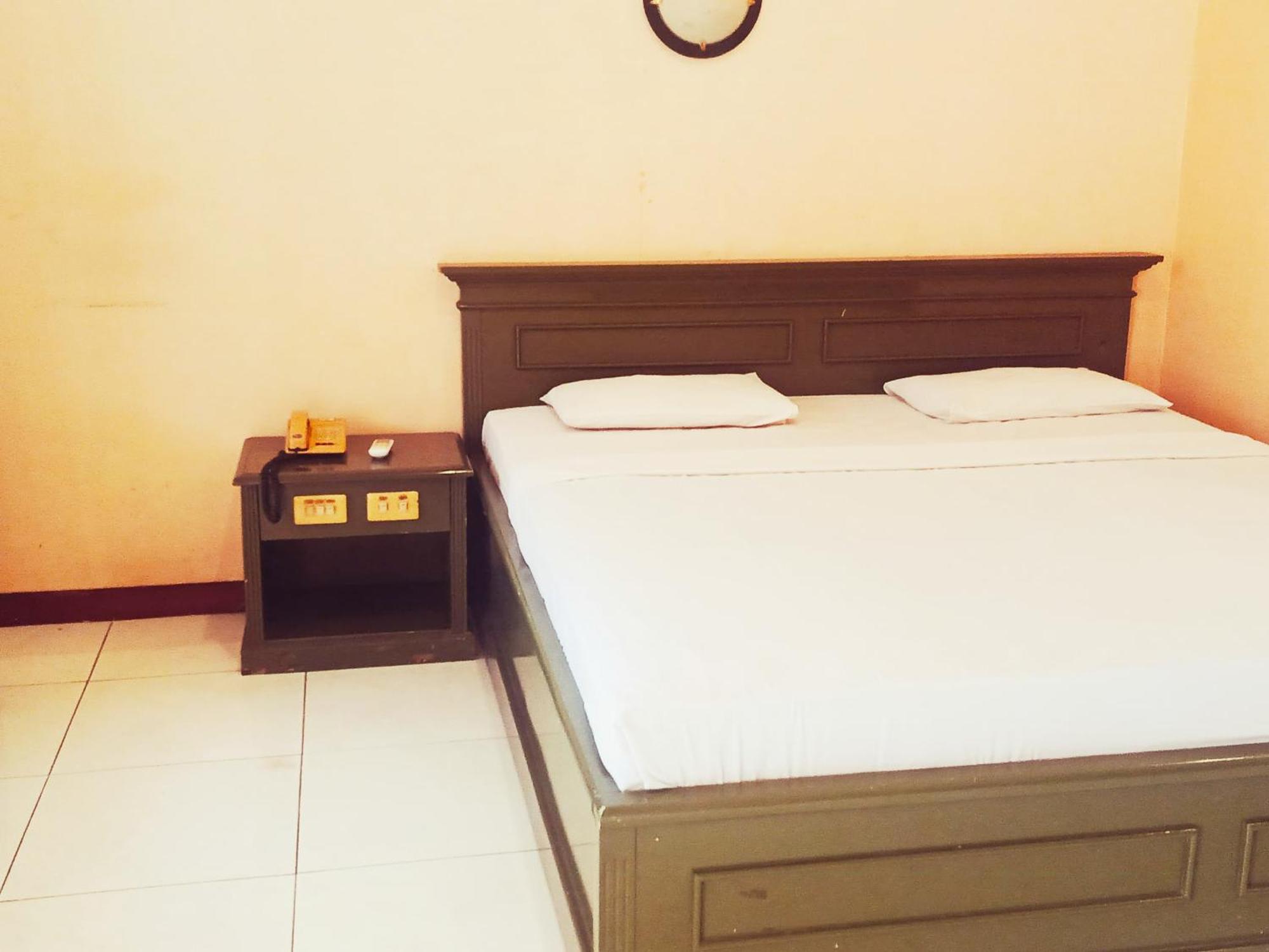 Hotel Wijaya Пурвокерто Екстериор снимка