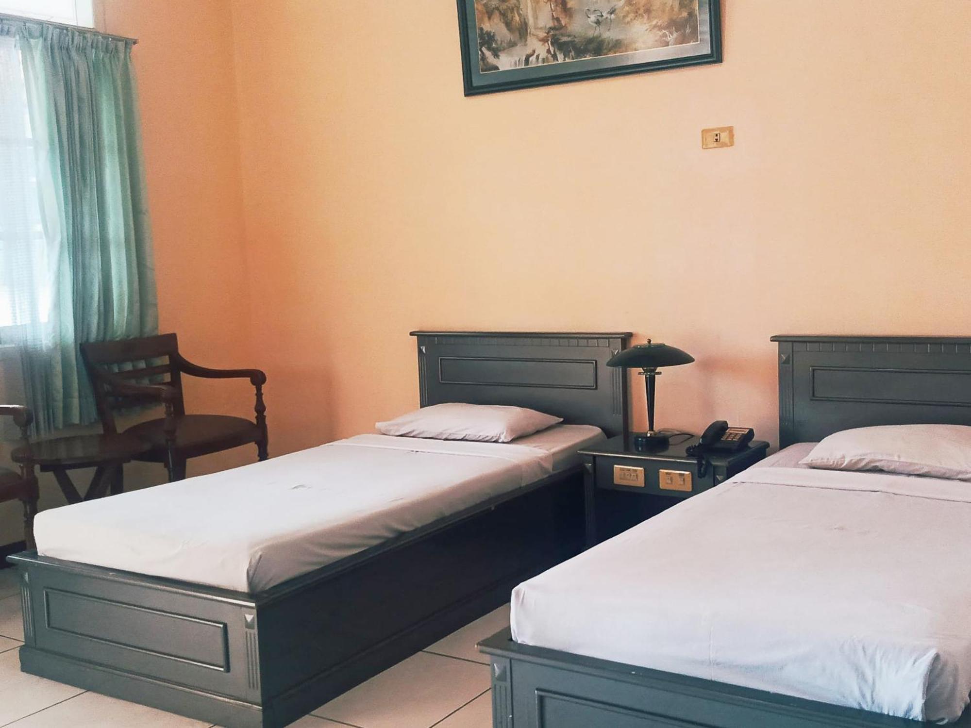 Hotel Wijaya Пурвокерто Екстериор снимка