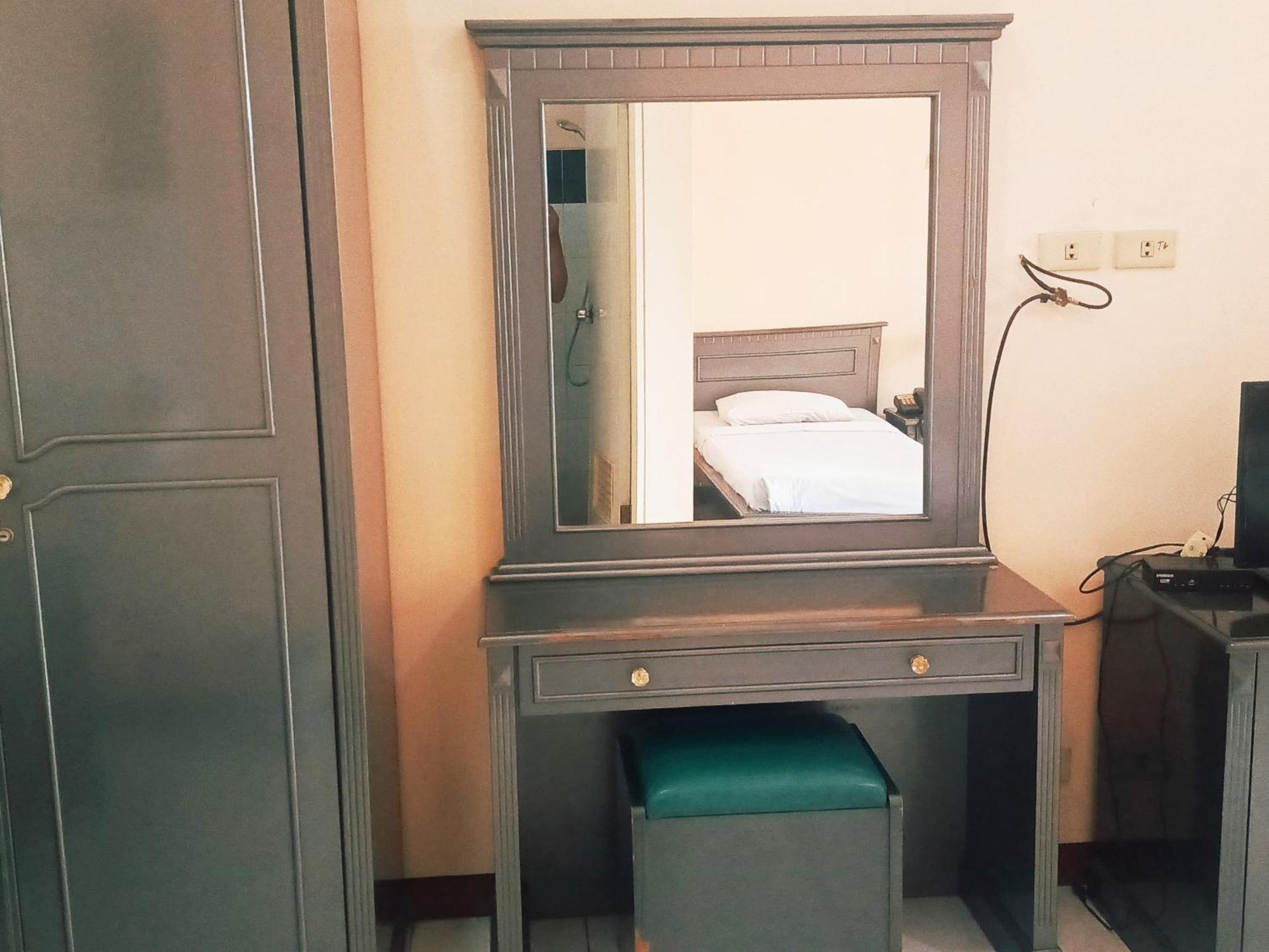 Hotel Wijaya Пурвокерто Екстериор снимка