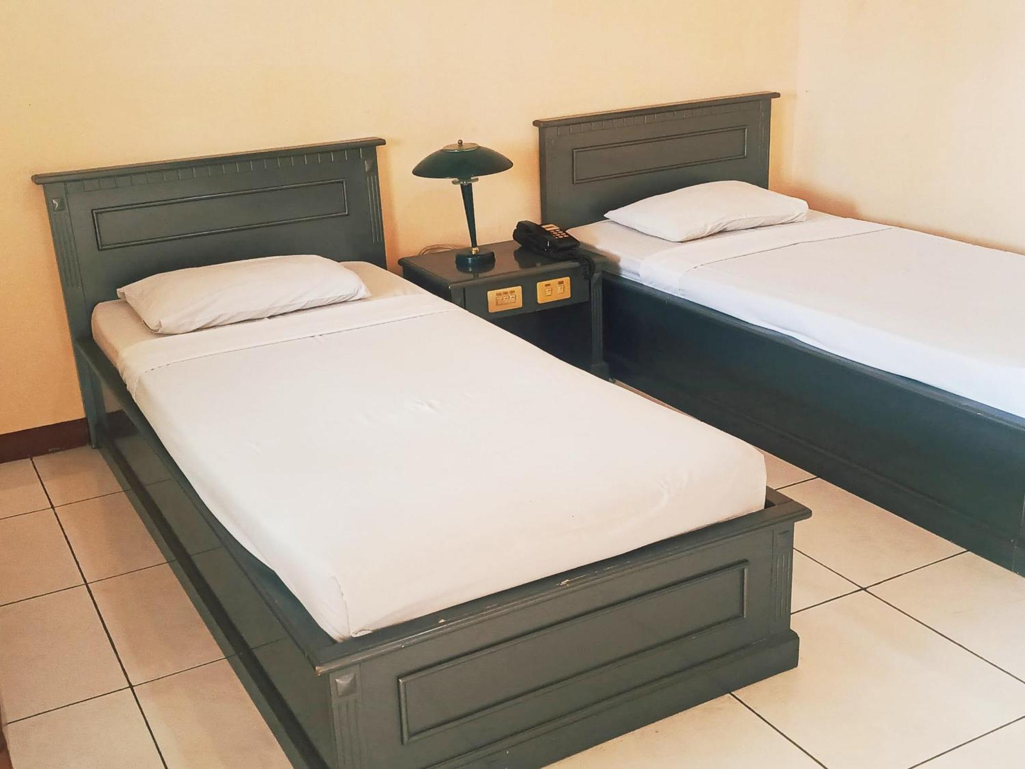 Hotel Wijaya Пурвокерто Екстериор снимка