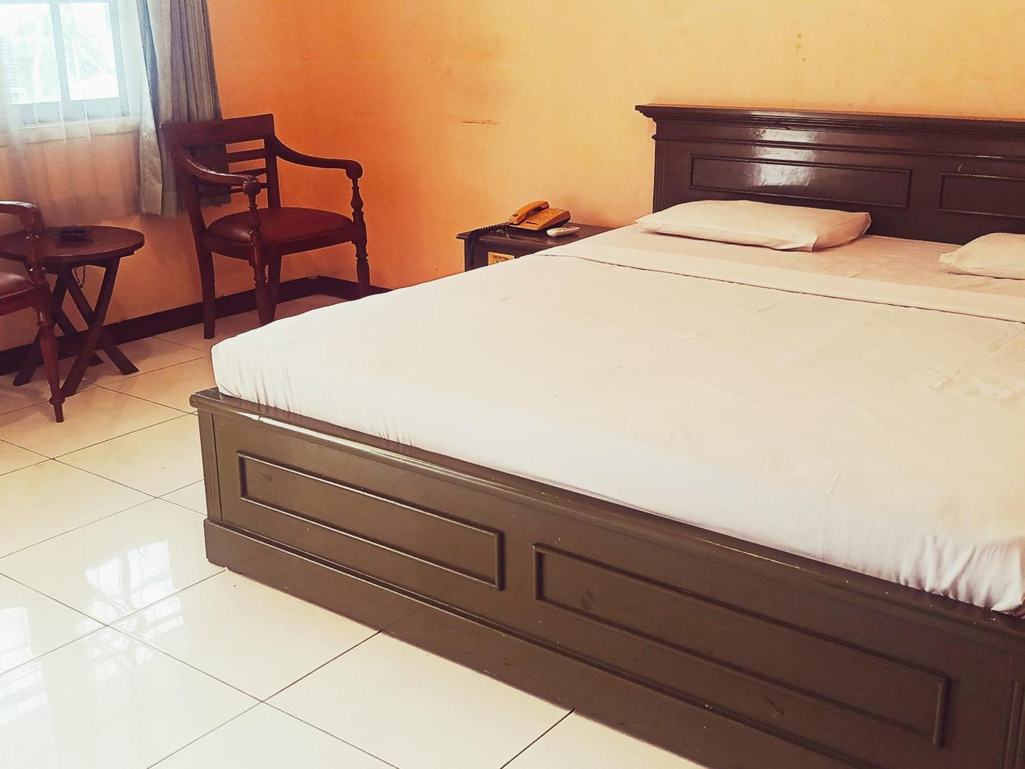 Hotel Wijaya Пурвокерто Екстериор снимка