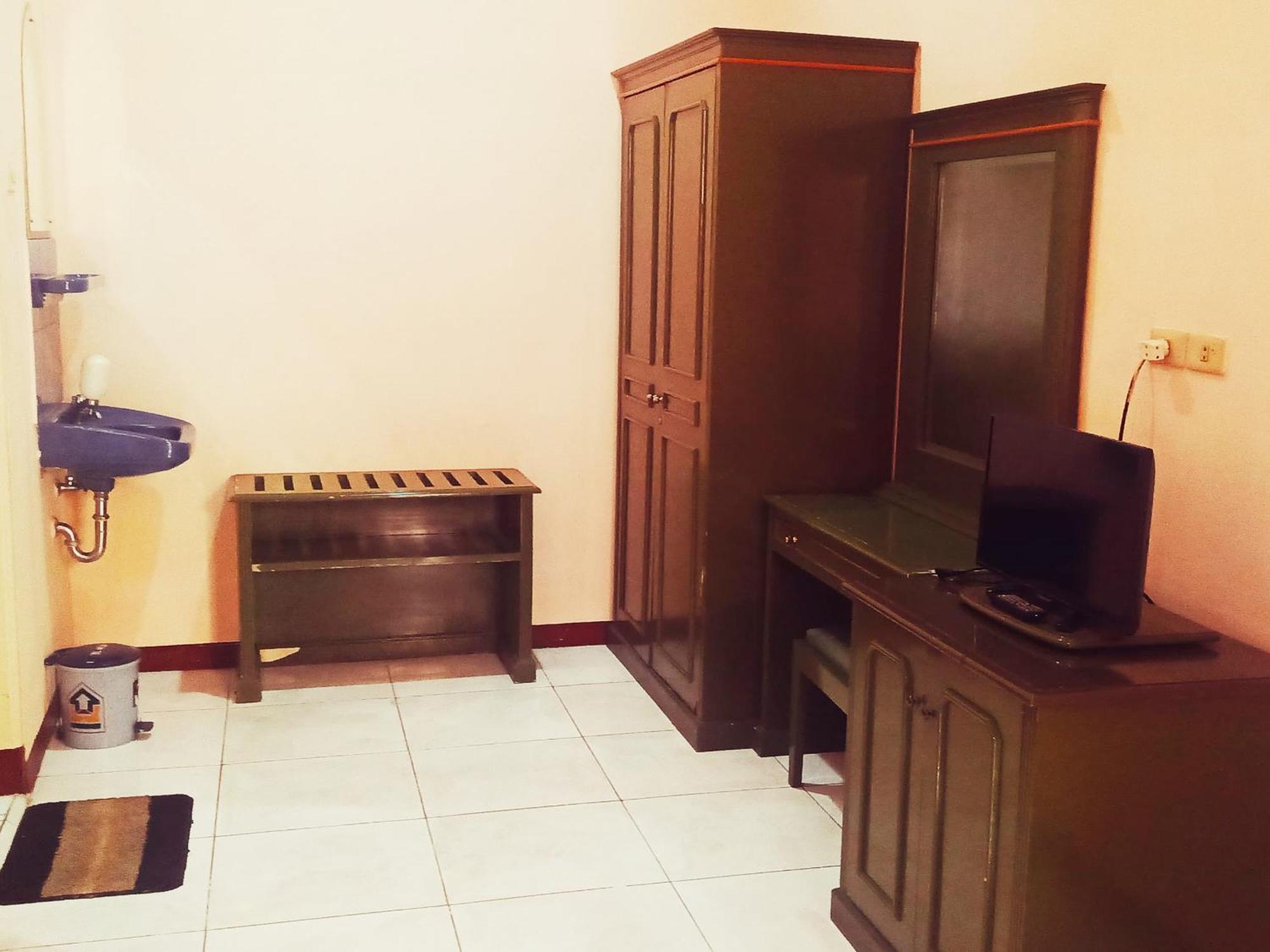 Hotel Wijaya Пурвокерто Екстериор снимка