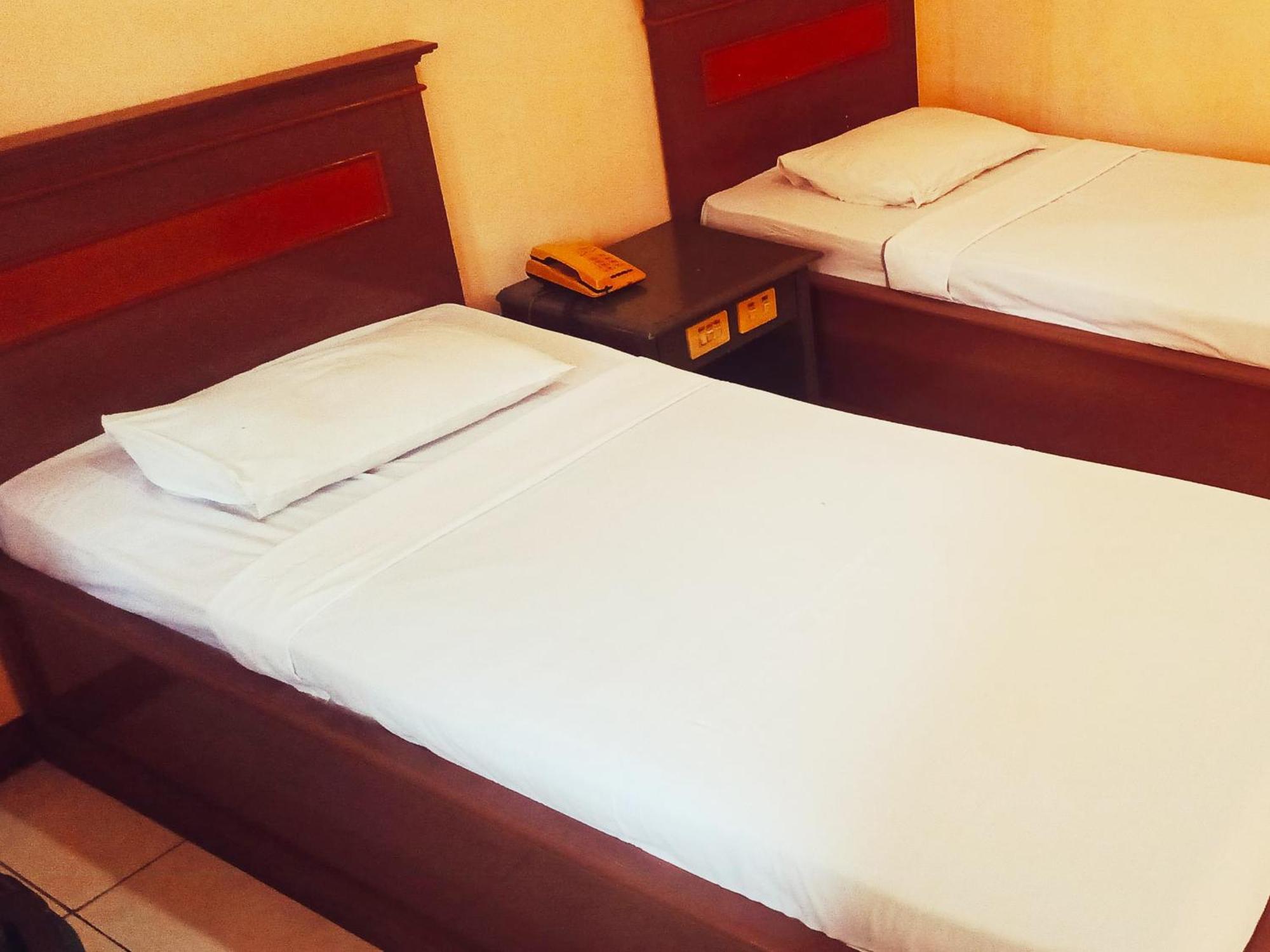 Hotel Wijaya Пурвокерто Екстериор снимка