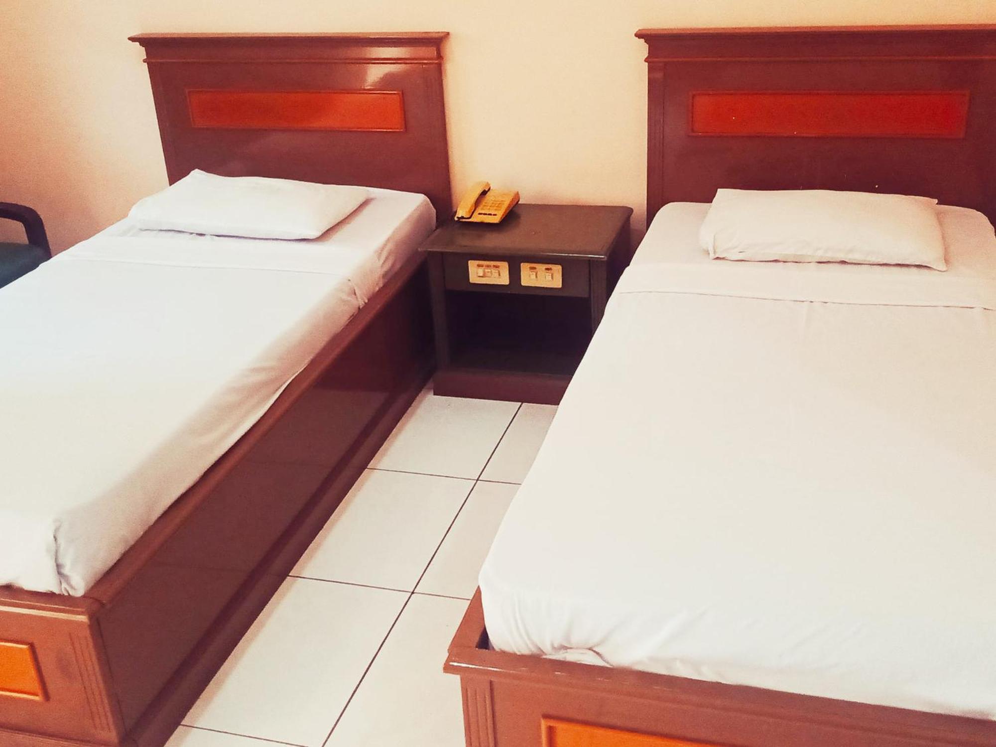 Hotel Wijaya Пурвокерто Екстериор снимка