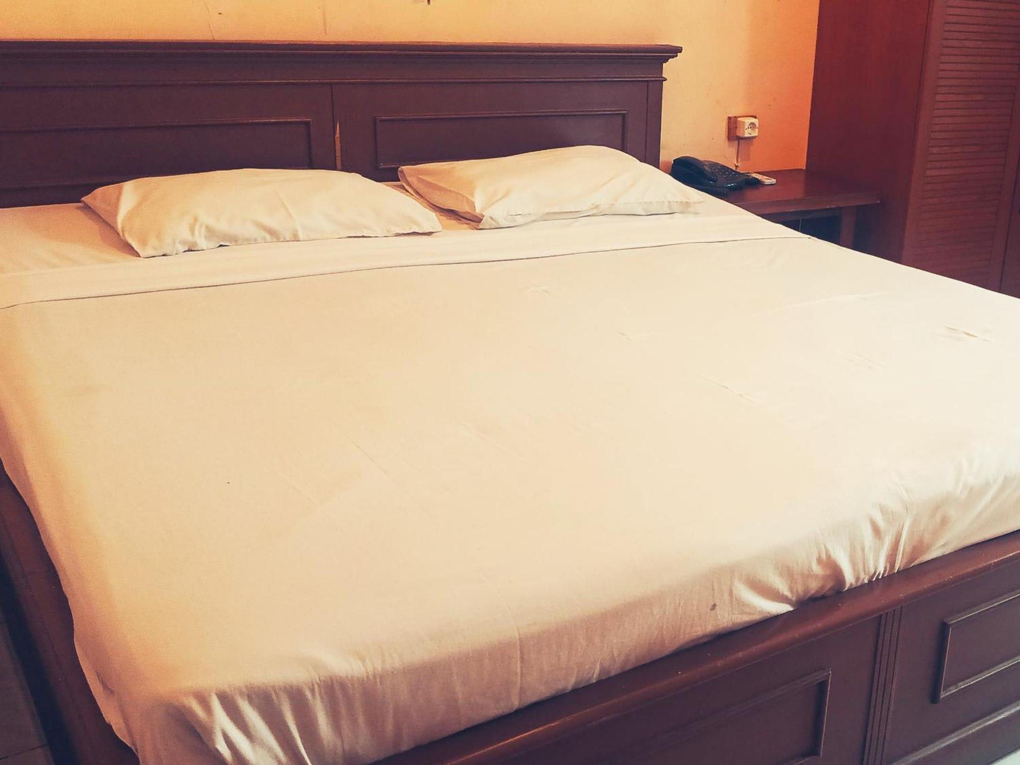 Hotel Wijaya Пурвокерто Екстериор снимка