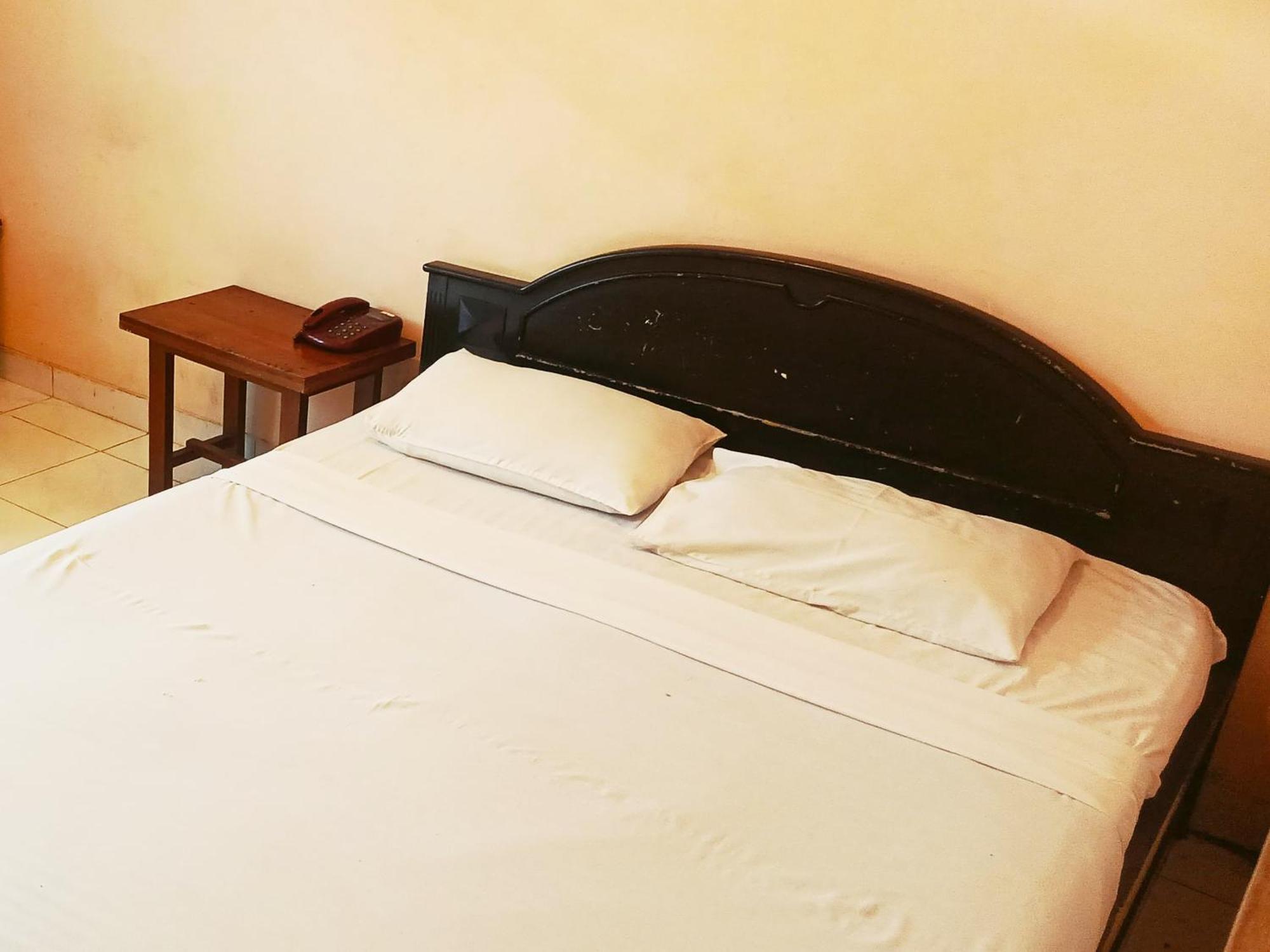 Hotel Wijaya Пурвокерто Екстериор снимка