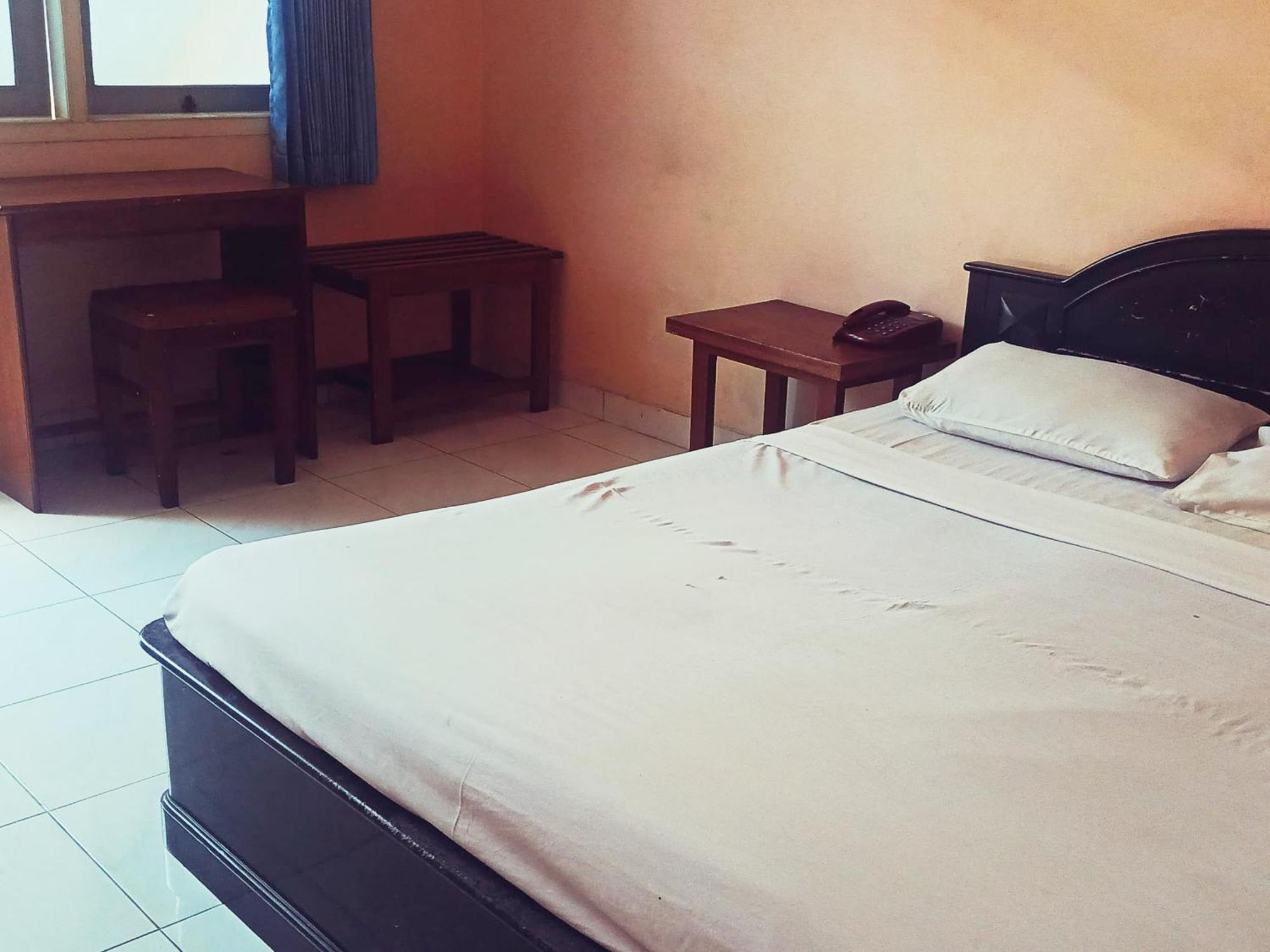 Hotel Wijaya Пурвокерто Екстериор снимка