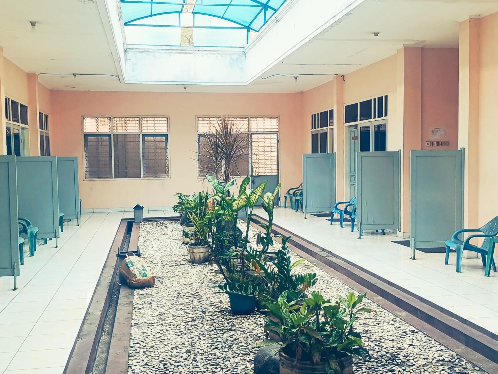 Hotel Wijaya Пурвокерто Екстериор снимка